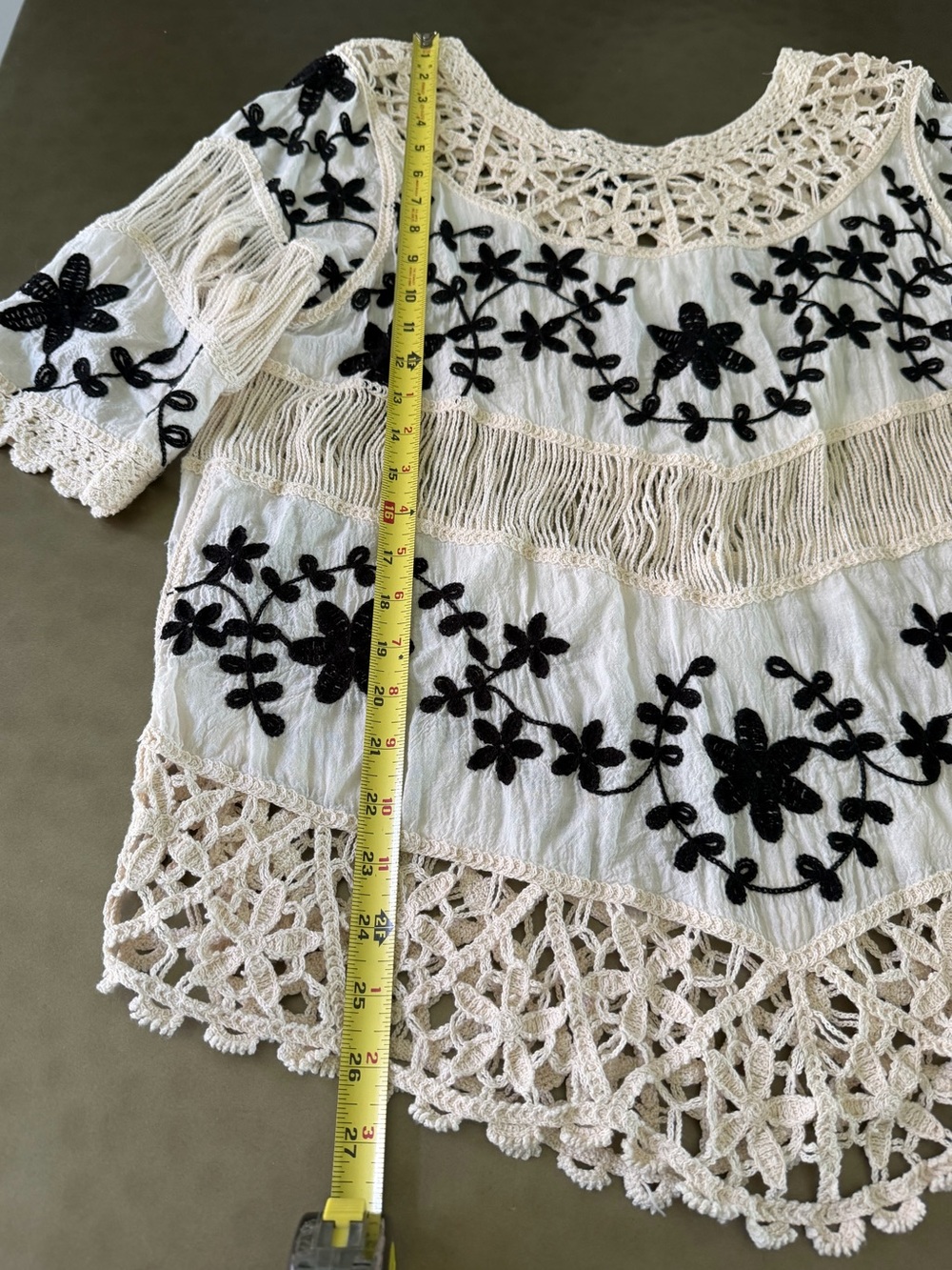 Oliver.O by Escio, Embroidered Women’s Top, Size Medium, Ivory & Black - Picture 2 of 10